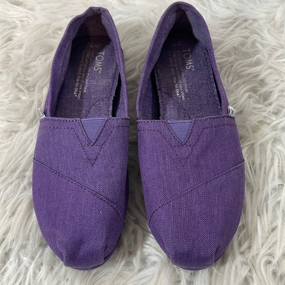 Toms Shoes - TOMS Shoes Women's Size 5 Classic Slip On Purple Canvas  Flats